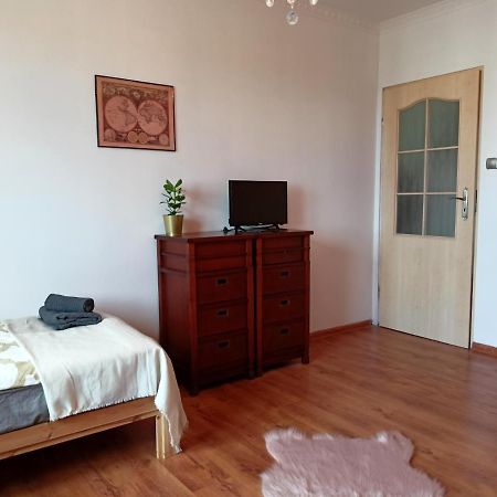 Przytulny Pokoj Blisko Autostrady S3 I 6 Min Od Rynku Legnica Dış mekan fotoğraf