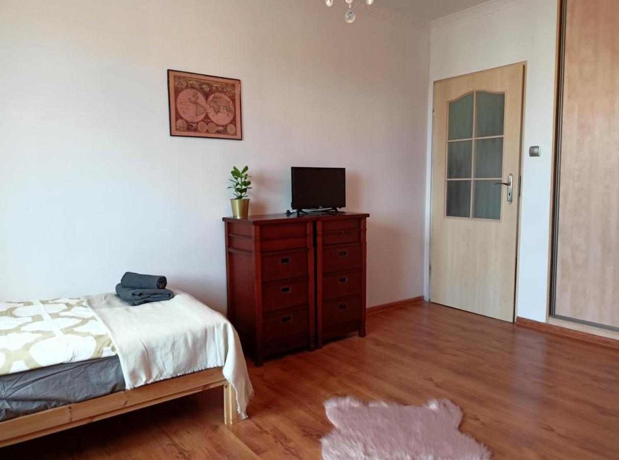 Przytulny Pokoj Blisko Autostrady S3 I 6 Min Od Rynku Legnica Dış mekan fotoğraf